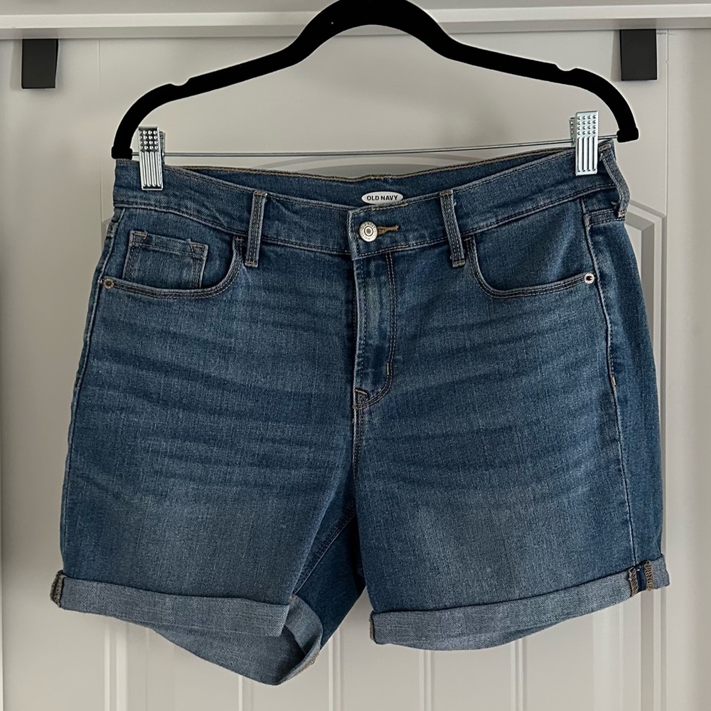 Old Navy shorts. Size 8. Great condition.